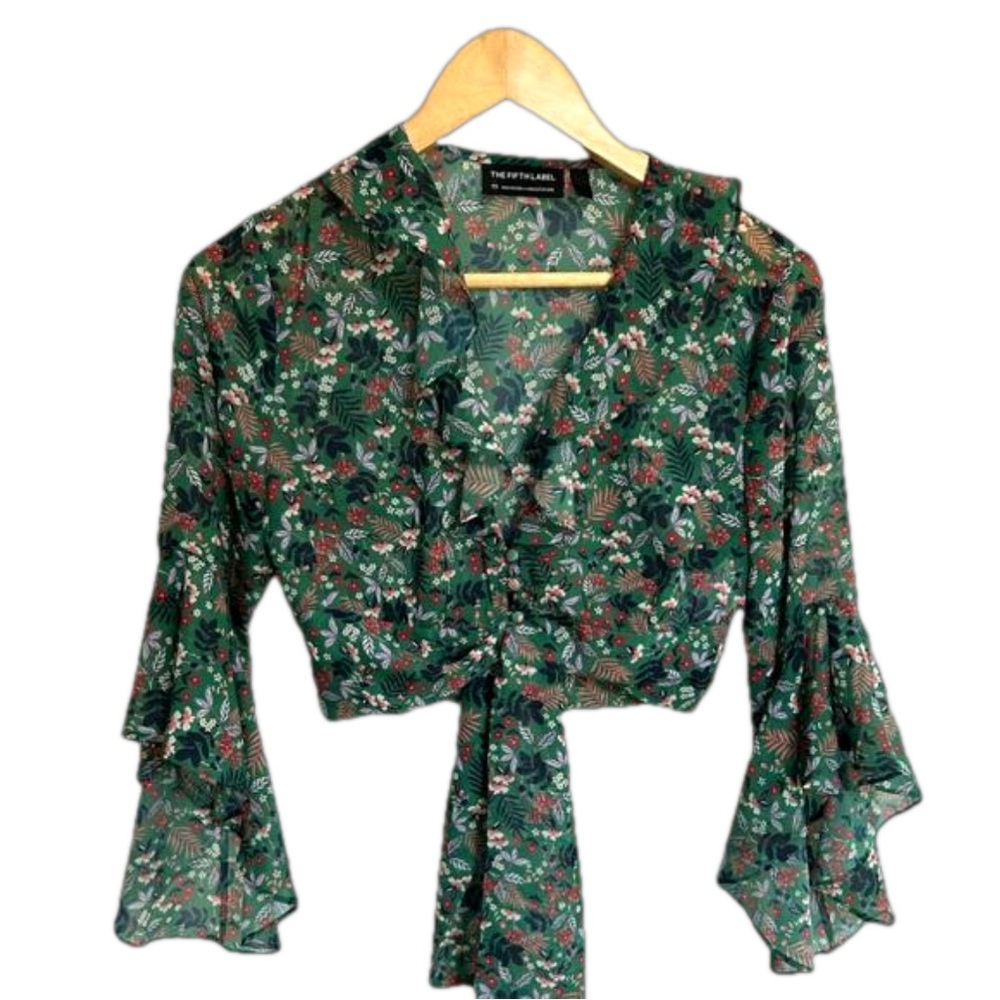 The Fifth Label Sheer Floral Tie Front
Crop Top green flower print